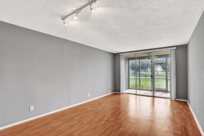 Building Photo - 9460 Poinciana Pl