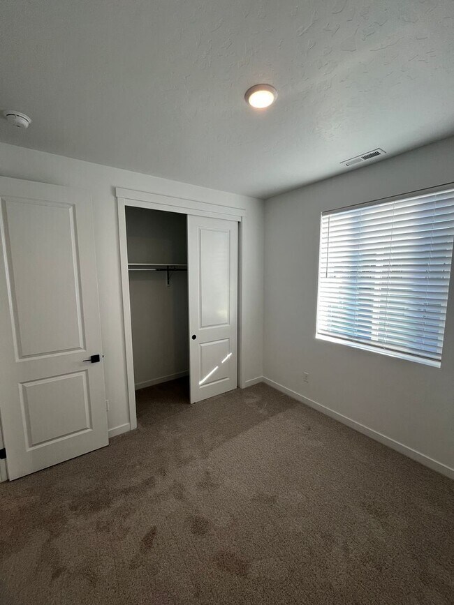 Building Photo - BRAND NEW 3 Bed 2.5 Bath Townhome