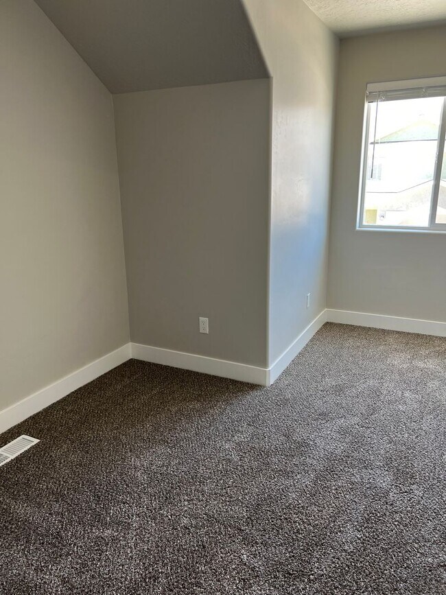 Building Photo - Brand New Townhome! Half off First Month Move in Special!