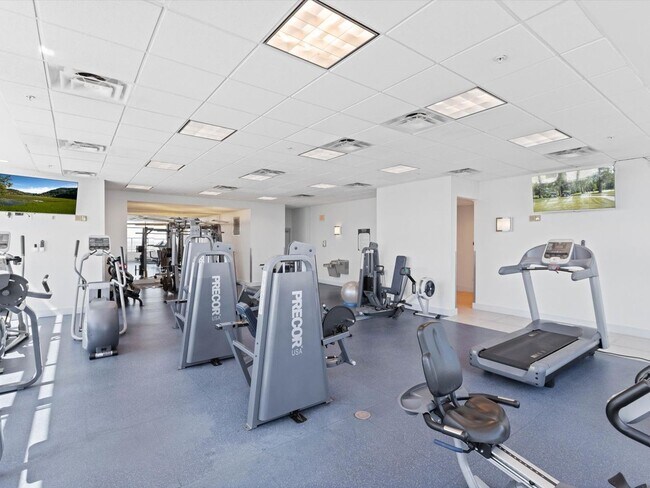 Building Photo - Large Corner Unit at STAR TOWER!