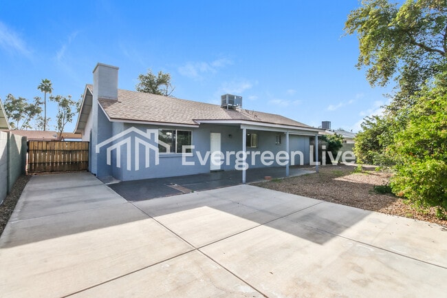 Building Photo - 2110 W Detroit St