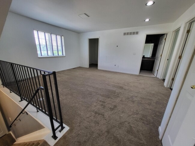 Building Photo - 7851 Thornhill Dr