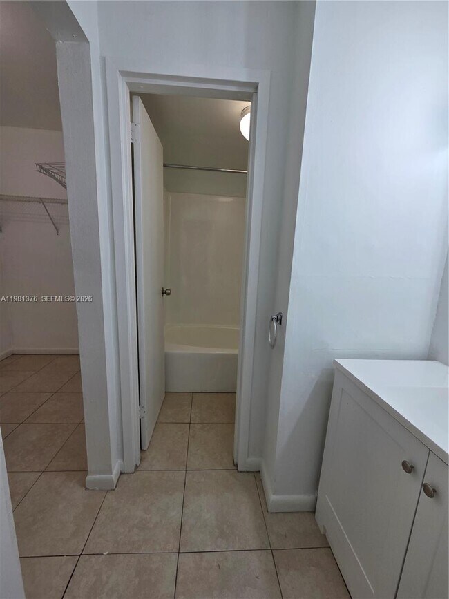 Building Photo - 2350 NE 135th St