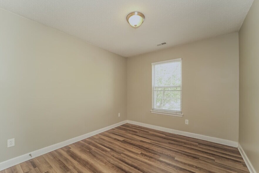 Building Photo - 203 Kingville Dr