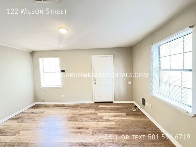 Building Photo - 122 Wilson St