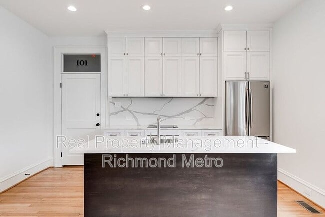 Primary Photo - 2025 Monument Ave