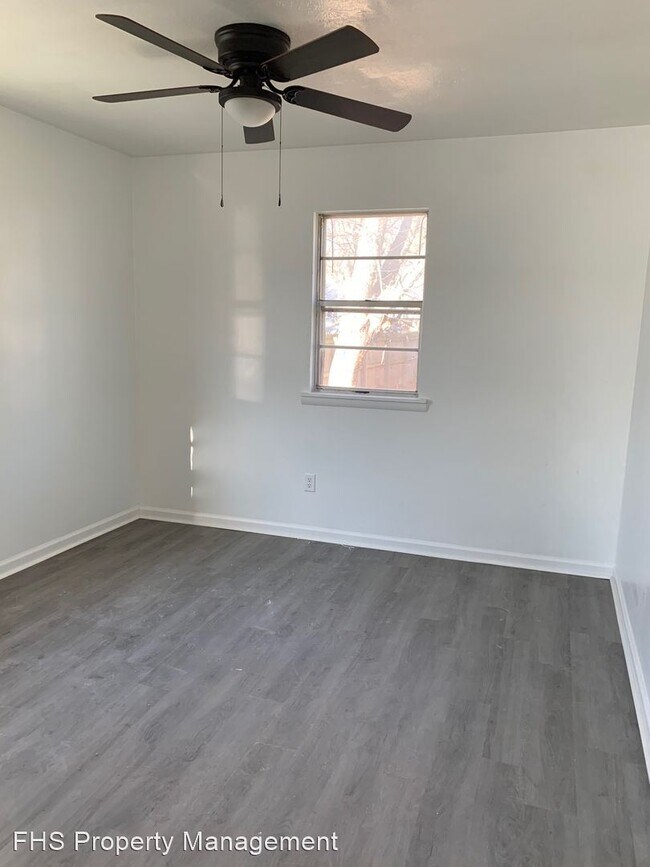 Building Photo - 3 br, 1 bath House - 1033 E Villa Marie