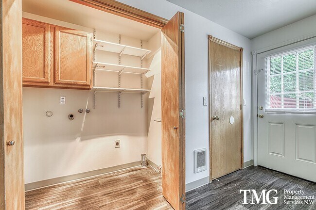 Building Photo - Pachl10