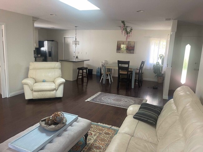 Building Photo - 14680 Penasquitos Dr