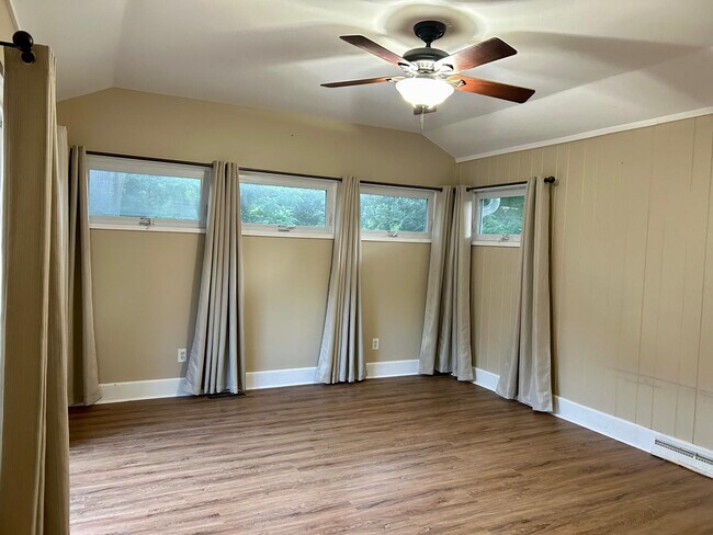 Building Photo - 3 Lake Rd