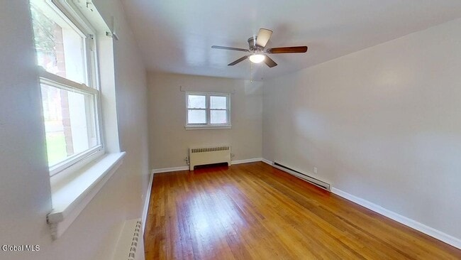 Building Photo - 31 Parkwood St