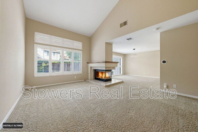 Building Photo - 350 Bellflower Dr