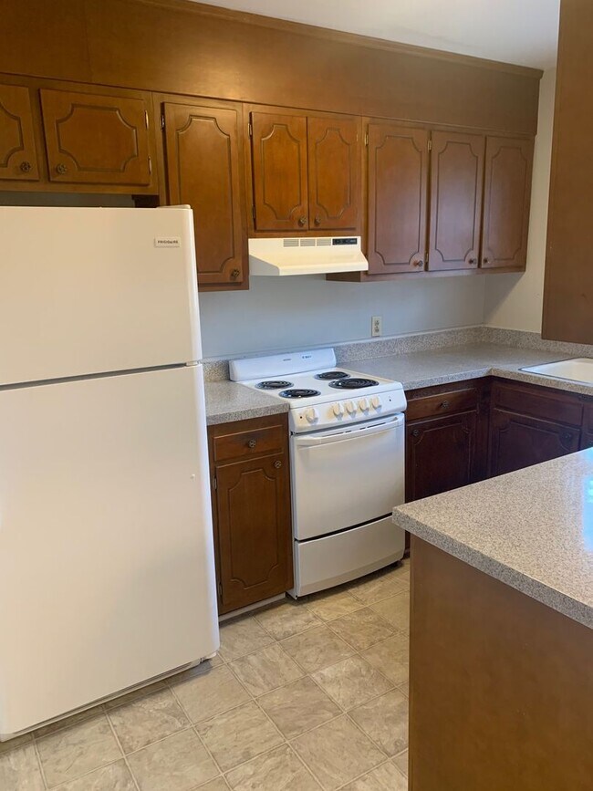 Building Photo - 1194 W 4th St