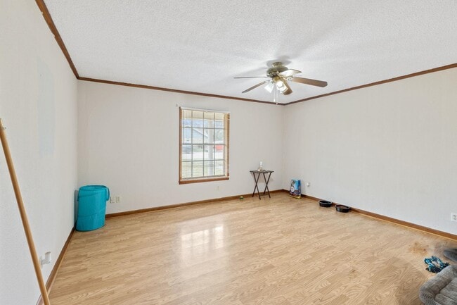 Building Photo - 1412 W McNeese St
