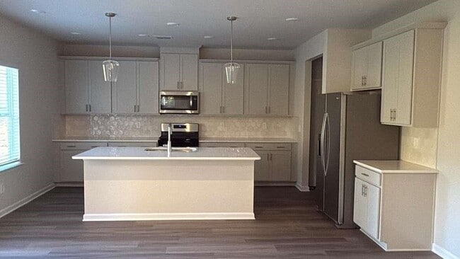 Building Photo - 26 Hemlock Ct