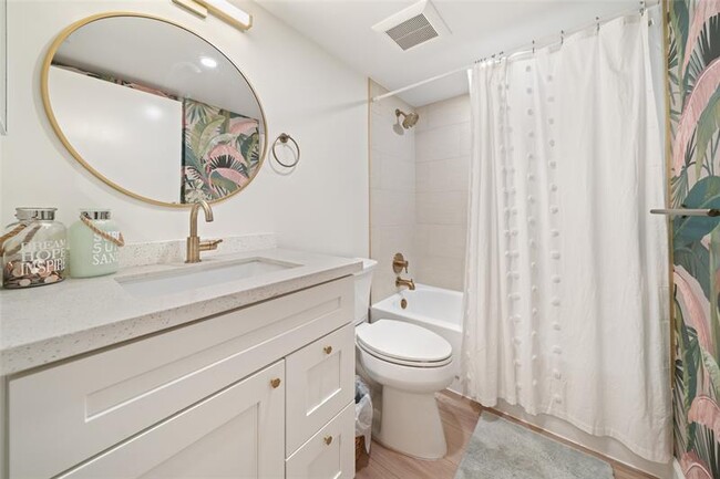 Building Photo - 2240 N Cypress Bend Dr