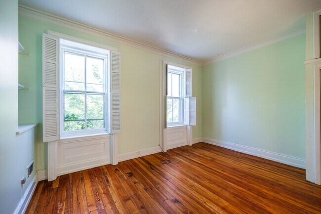 Building Photo - 206 S 43rd St