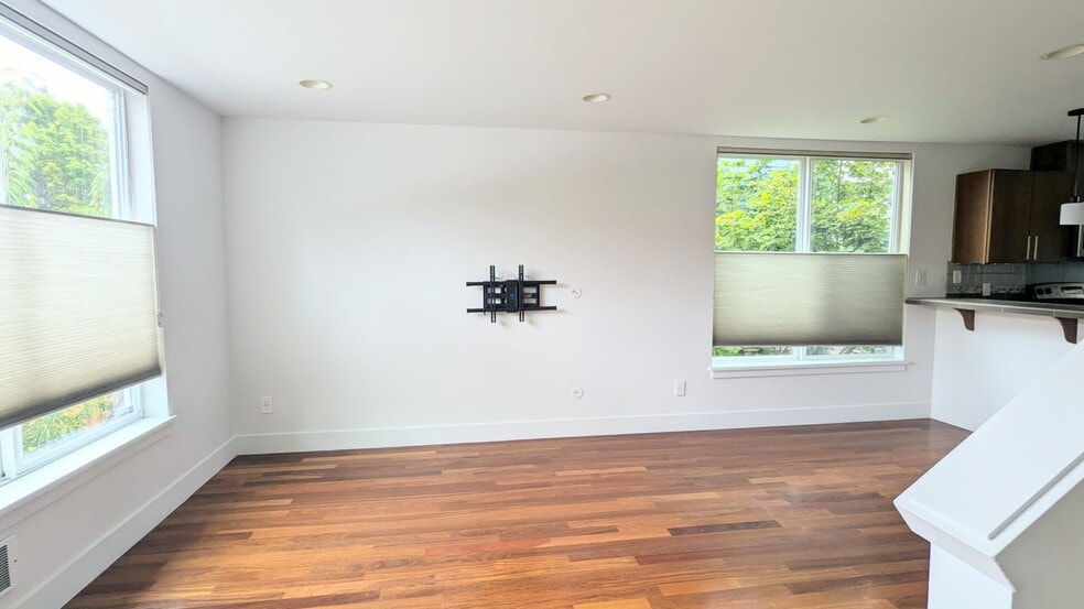 Building Photo - 480 N 130th St