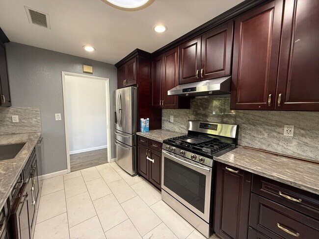 Building Photo - Updated Single Story Home located in Desirable Glenmoor Neighborhood of Fremont