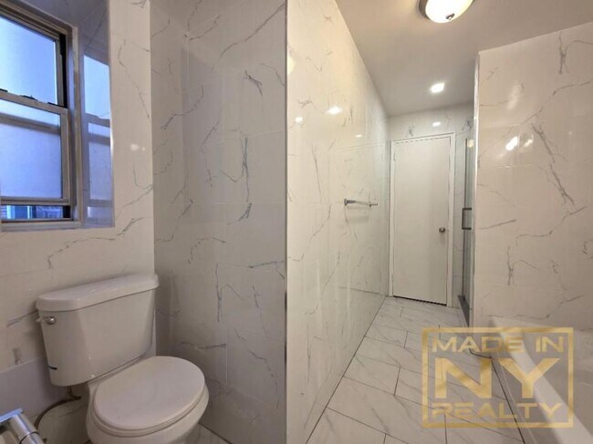 Building Photo - 3 bedroom in KEW GARDENS NY 11415