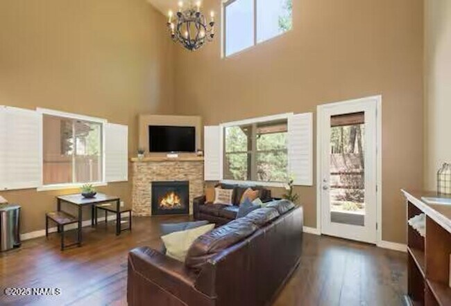Building Photo - Elegant Presidio in the Pines Home! 5 Bed, 2.5 Bath + 2 Car Gar. & A/C! Students & Small Pets OK!...