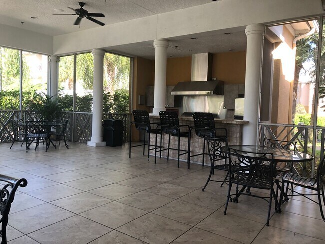 Building Photo - MOVE IN OCTOBER! 3rd floor 3BR/2BA Condo -...