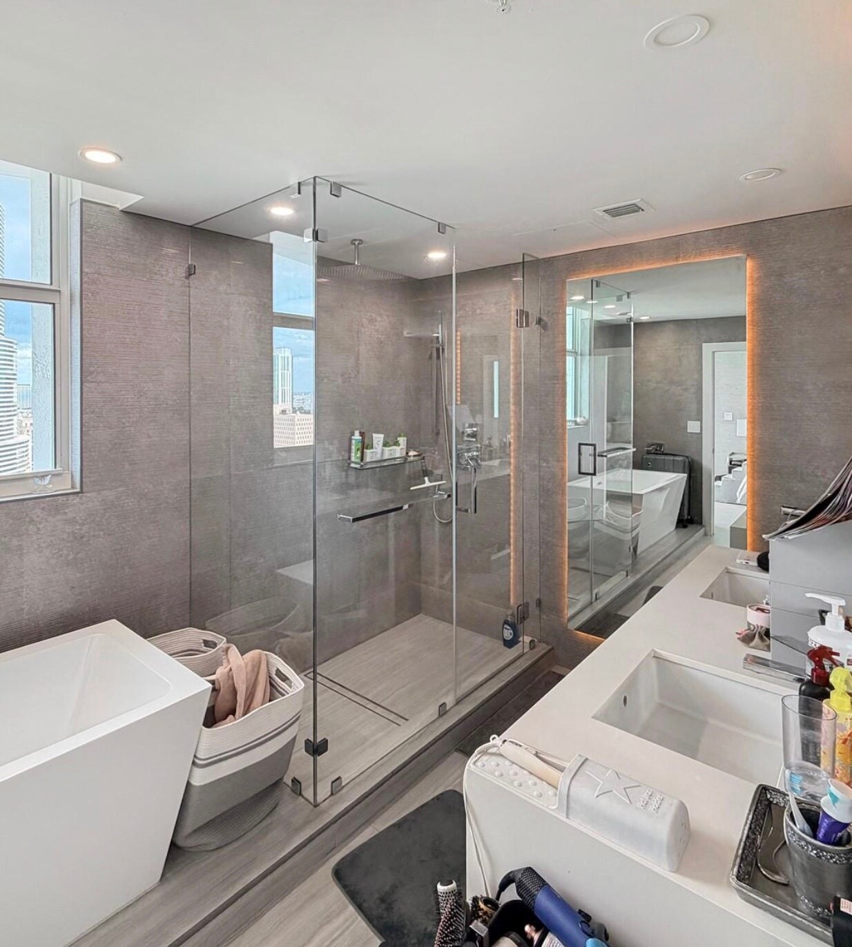 Building Photo - 31 SE 5th St