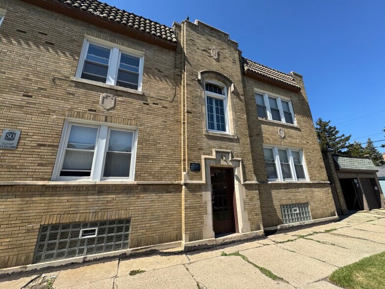 Building Photo - 2510 N LeClaire Ave