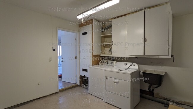 Building Photo - 3246 Dolonita Ave