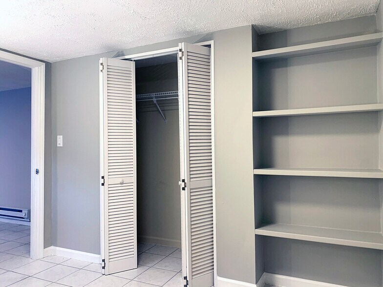 Building Photo - 353 Hillside St