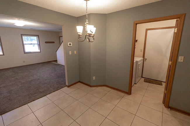 Building Photo - 1304 Millbrook Ct