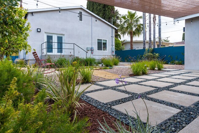 Building Photo - 1460 Yosemite Dr