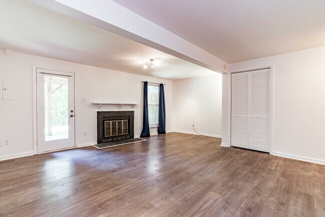 Building Photo - 1708 Ithaca Ln