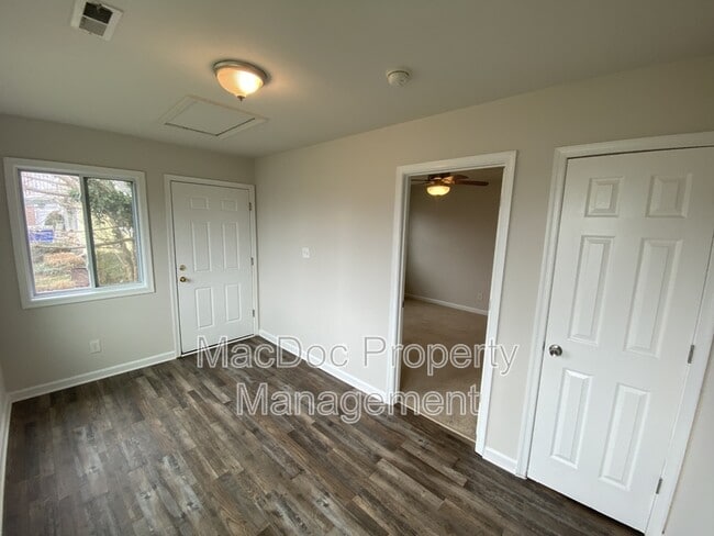 Building Photo - 5472 Riverview Dr