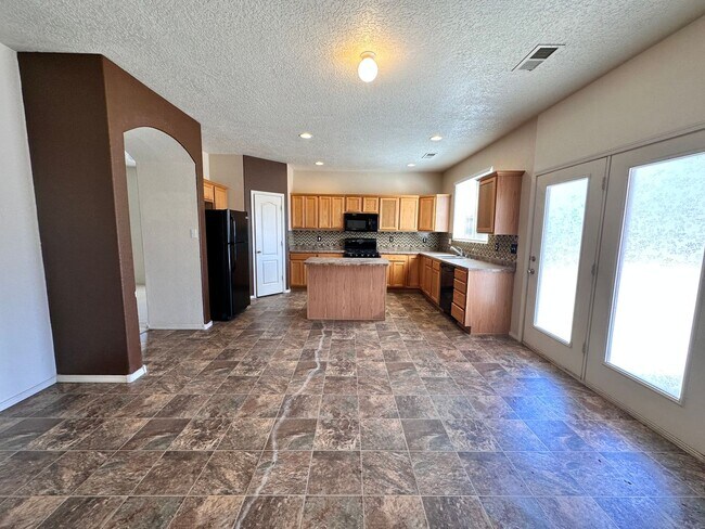 Building Photo - Stunning 3 bed, 2.5 bath, 2575 sq ft home ...