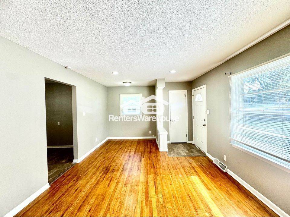 Building Photo - 2731 Bennett Ave