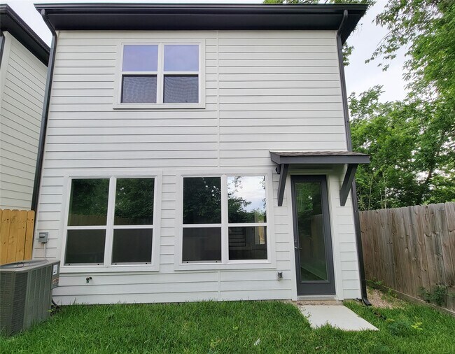 Building Photo - 8014 Huntington Spgs Ln