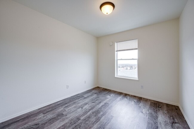 Building Photo - Live Where Comfort Meets Convenience - College Hill Condo in Pullman