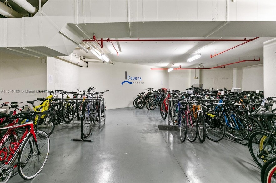 Building Photo - 801 Brickell Key Blvd