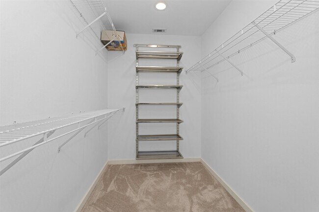 Building Photo - 5105 Lillian St