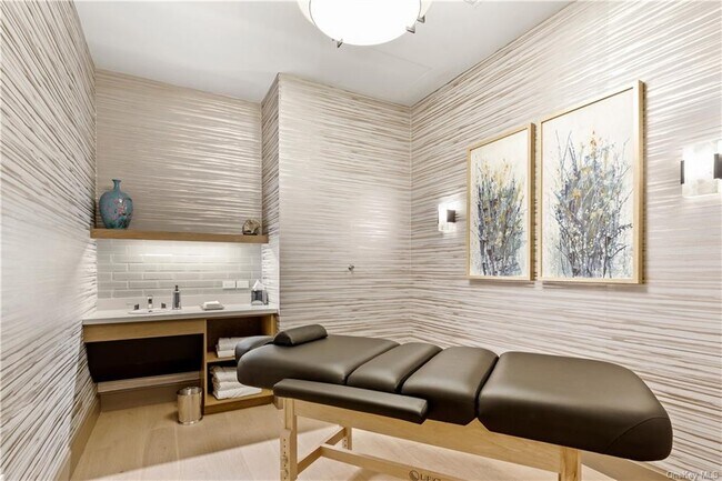 Building Photo - 120 Old Post Rd