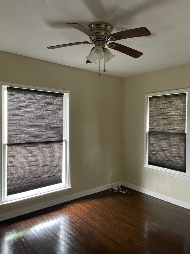 Building Photo - Charming Olmos Park Terrace Rental
