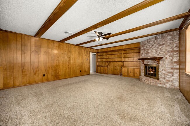 Building Photo - 5923 Pebble Springs Dr