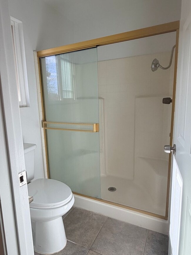 Building Photo - 3+2.5 Two Story in Tehachapi City