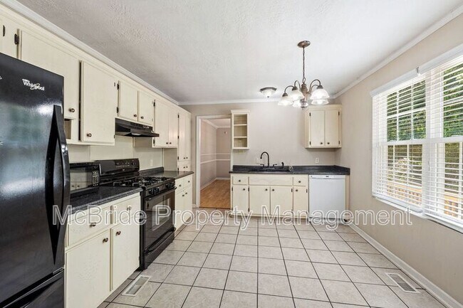 Building Photo - 3358 Tanglewood Dr