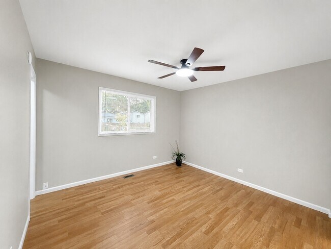 Building Photo - 6847 Hawthorne Ln
