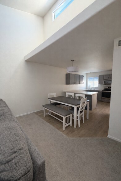 Building Photo - 220 N 22nd Pl