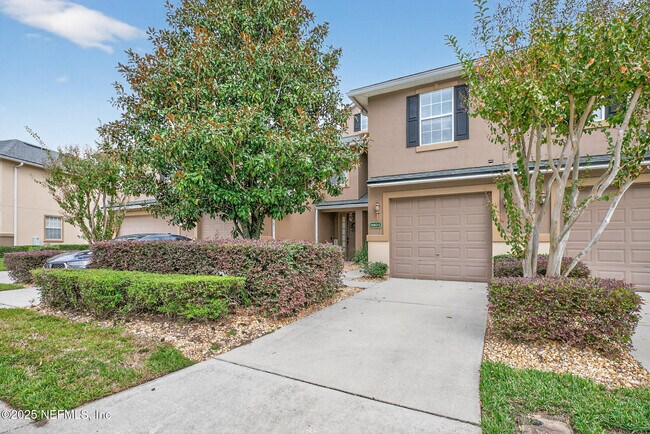 Building Photo - 3880 Buckthorne Dr