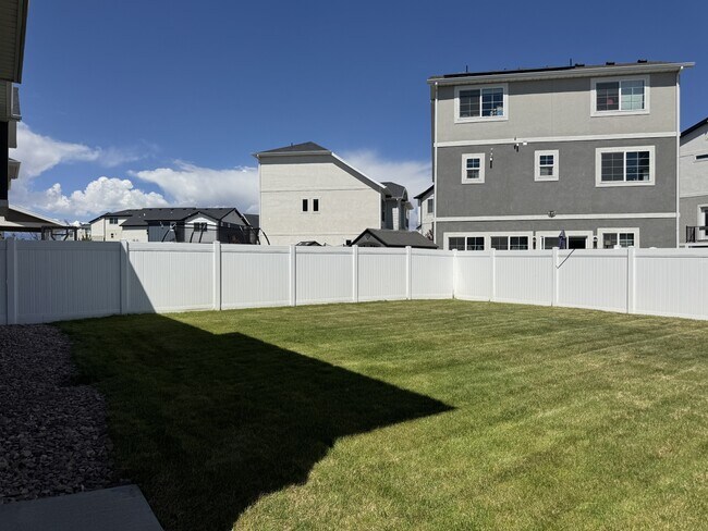 Building Photo - 138 E Crown Point Dr