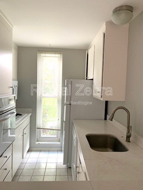 Building Photo - 1470 Creekside Dr